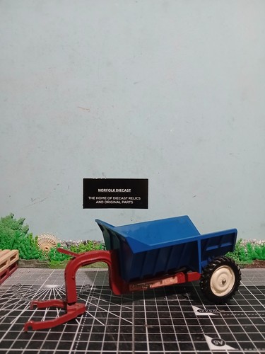 Britains farm toys early - britains,